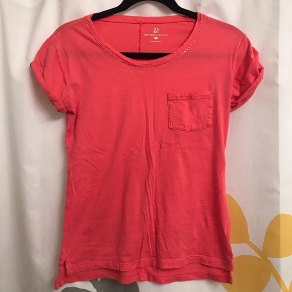 ❣️NEW YORK&COMPANY PRETTY SHIRT❣️ - Picture 5 of 6